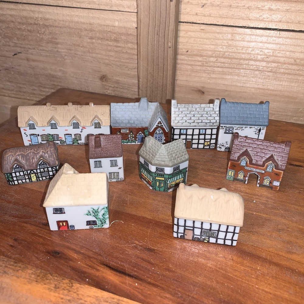 LOT 10 Wade England Miniature Porcelain Village Various Houses Town No Chips